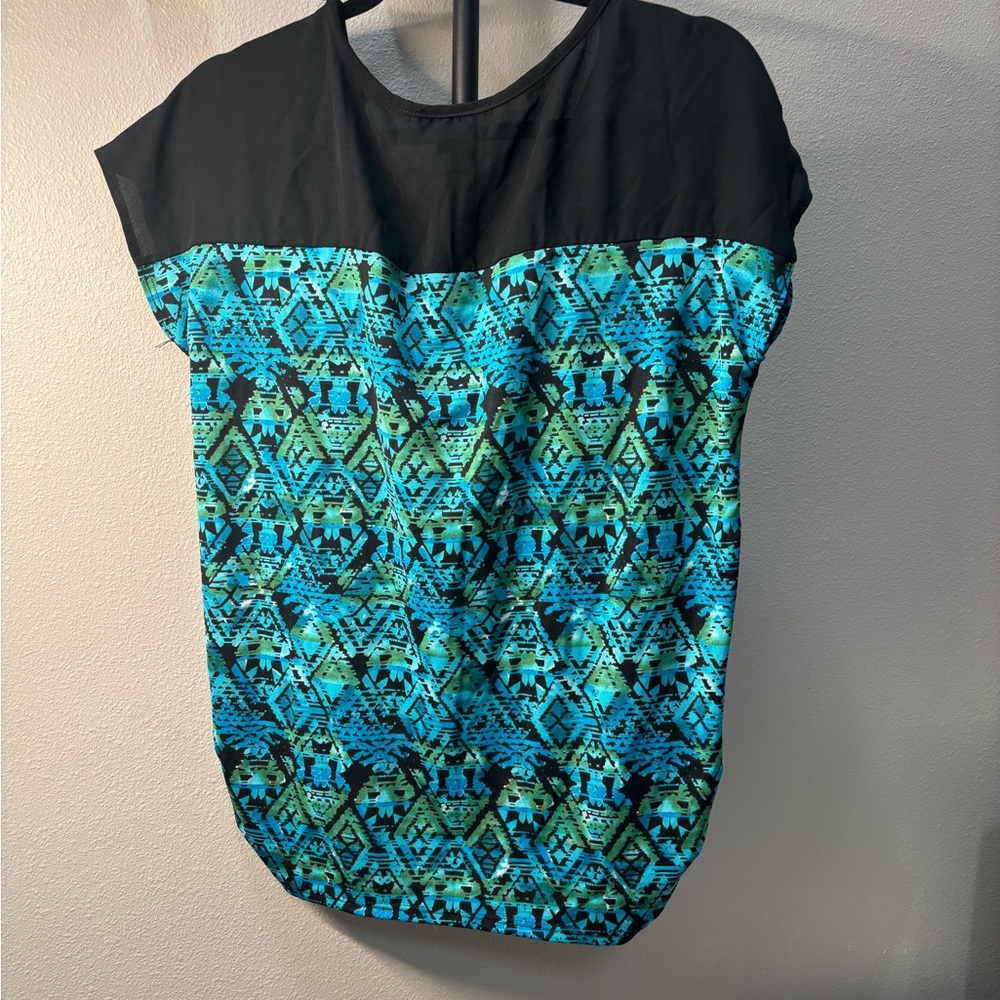 Carol Rose Black & Teal Geometric Short-Sleeve Blouse
